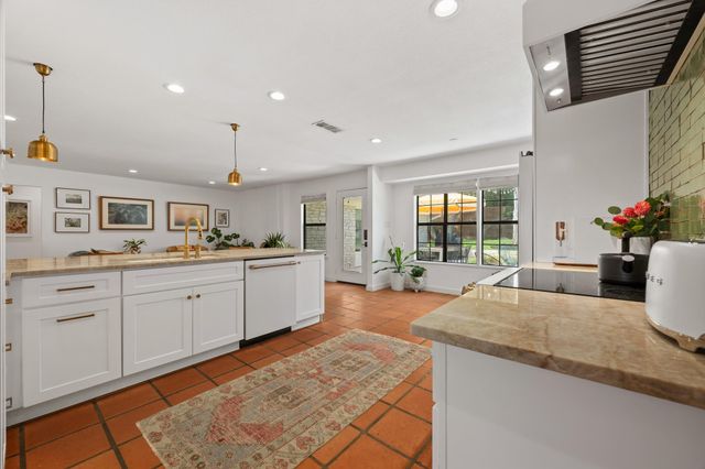 6206 Highland Hills DR, Austin, TX 78731