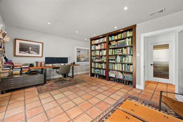 6206 Highland Hills DR, Austin, TX 78731