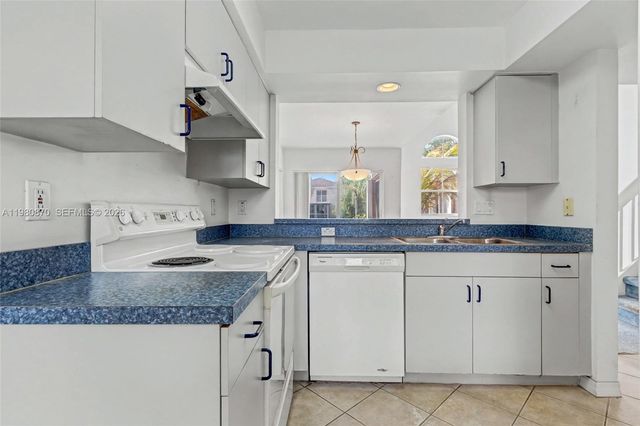 1550 N Trafalgar Cir, Hollywood, FL 33020