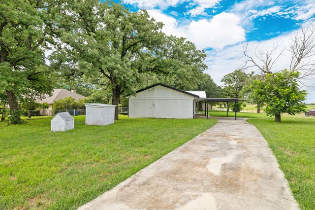 3301 S Murvil Street, Decatur, TX 76234