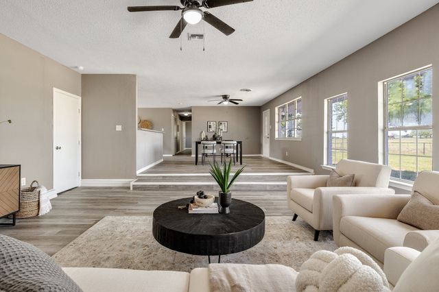 3301 S Murvil Street, Decatur, TX 76234