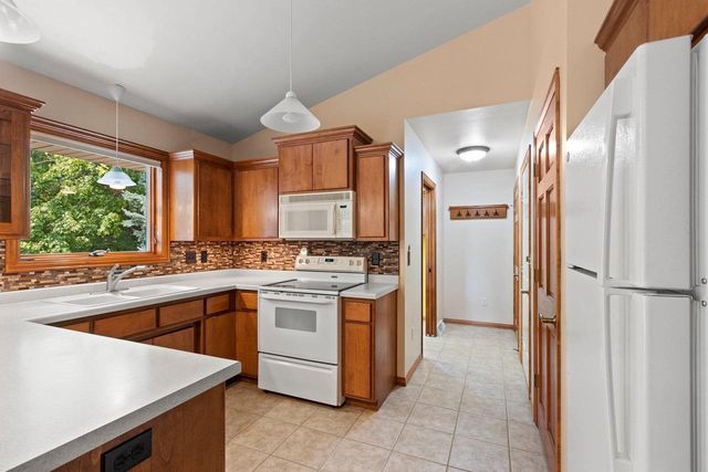 1309 CREEKSIDE LANE, Green Bay, WI 54311