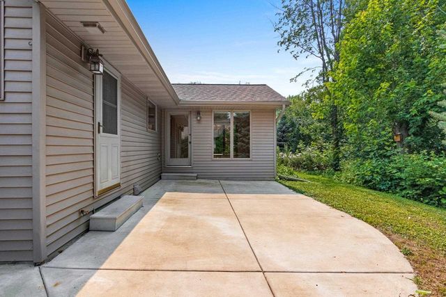 1309 CREEKSIDE LANE, Green Bay, WI 54311