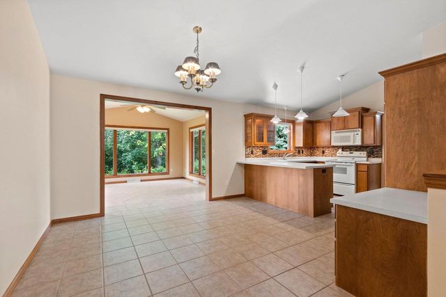 1309 CREEKSIDE LANE, Green Bay, WI 54311