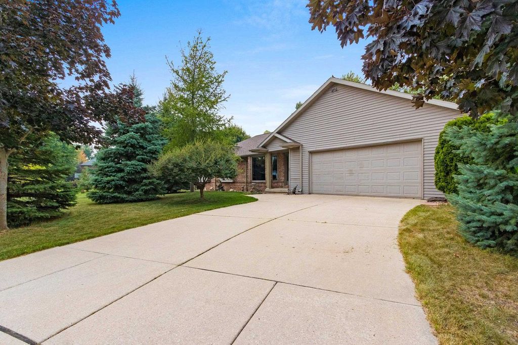 1309 CREEKSIDE LANE, Green Bay, WI 54311