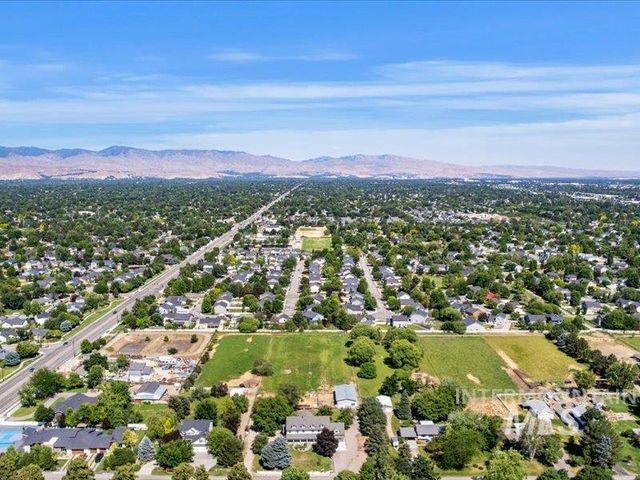 3040 N Duane Dr, Meridian, ID 83646