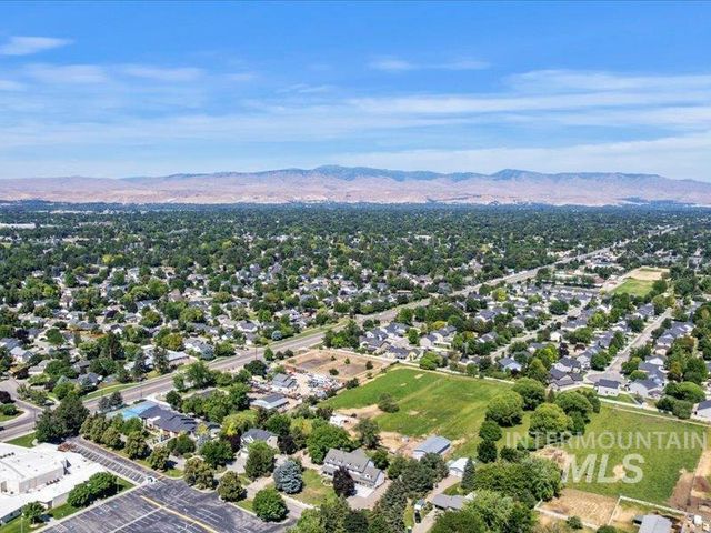 3040 N Duane Dr, Meridian, ID 83646