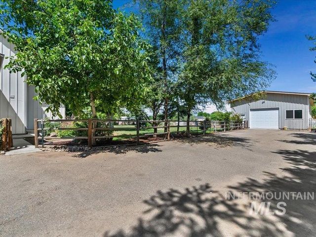 3040 N Duane Dr, Meridian, ID 83646
