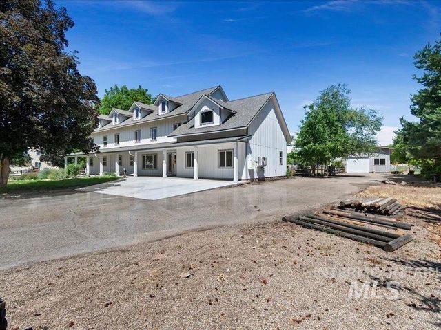 3040 N Duane Dr, Meridian, ID 83646