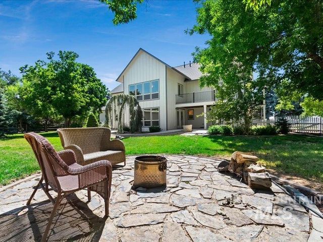 3040 N Duane Dr, Meridian, ID 83646