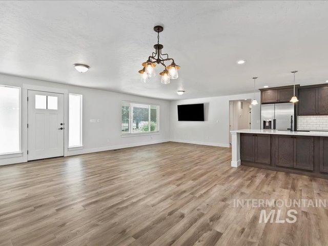 3040 N Duane Dr, Meridian, ID 83646