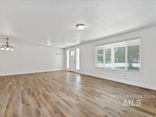 3040 N Duane Dr, Meridian, ID 83646