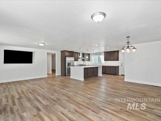 3040 N Duane Dr, Meridian, ID 83646