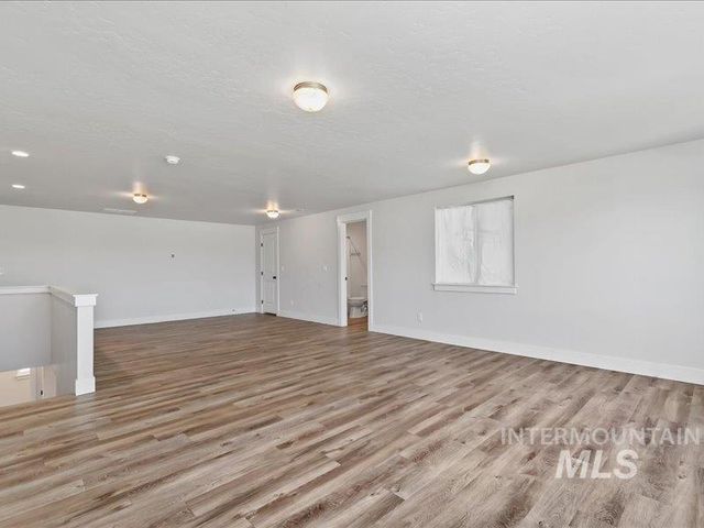 3040 N Duane Dr, Meridian, ID 83646
