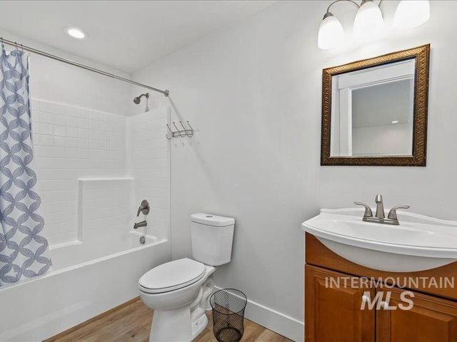 3040 N Duane Dr, Meridian, ID 83646