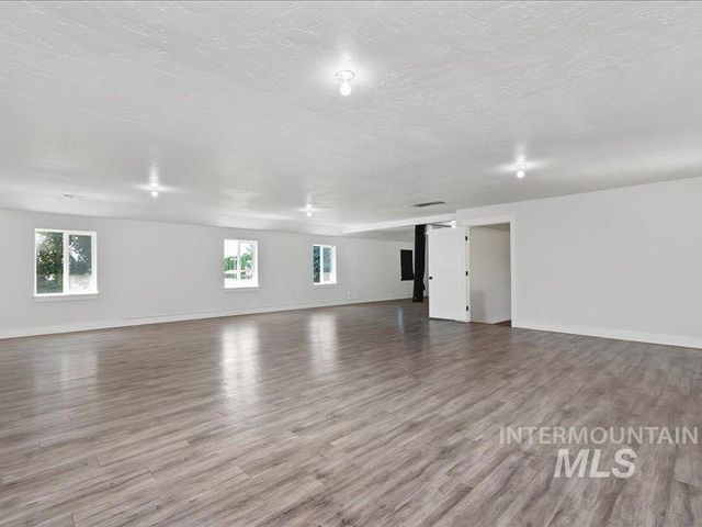 3040 N Duane Dr, Meridian, ID 83646