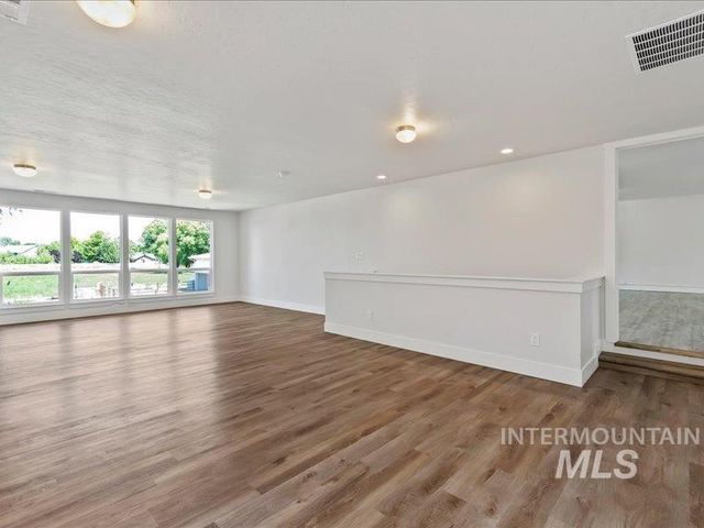 3040 N Duane Dr, Meridian, ID 83646