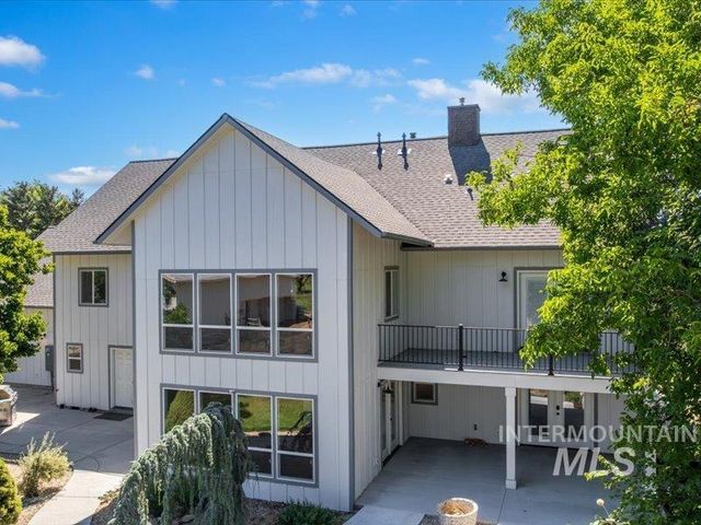 3040 N Duane Dr, Meridian, ID 83646