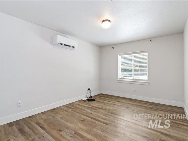 3040 N Duane Dr, Meridian, ID 83646