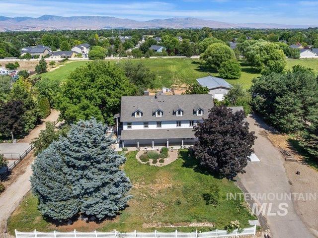 3040 N Duane Dr, Meridian, ID 83646