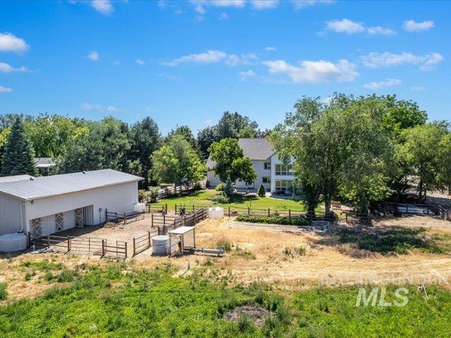 3040 N Duane Dr, Meridian, ID 83646
