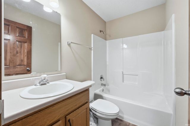 7455 Montclair Drive, Fort Wayne, IN 46804