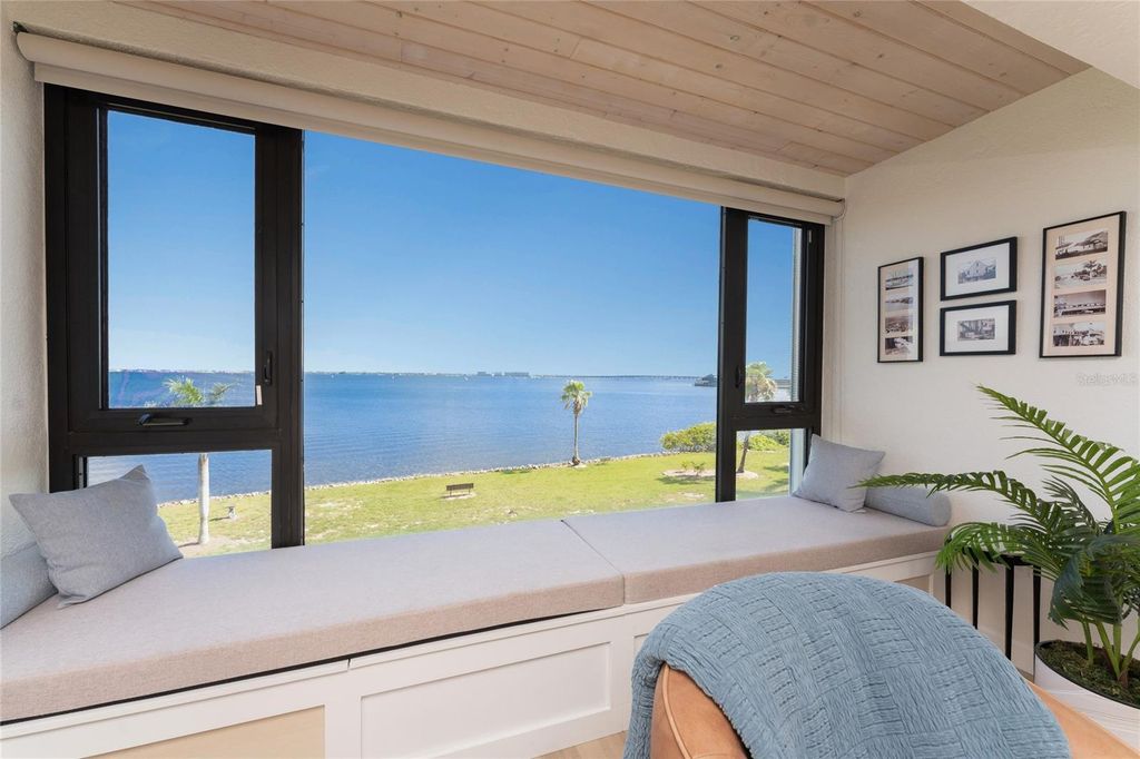 Image 5 of property listing at 1500 PARK BEACH CIRCLE 3D, Punta Gorda, FL 33950