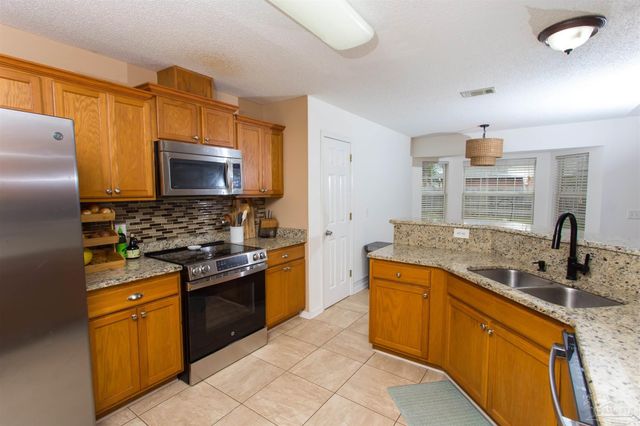 5458 Keel Dr, Pensacola, FL 32507