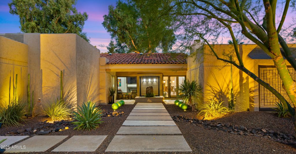 2423 E MARSHALL Avenue, Phoenix, AZ 85016