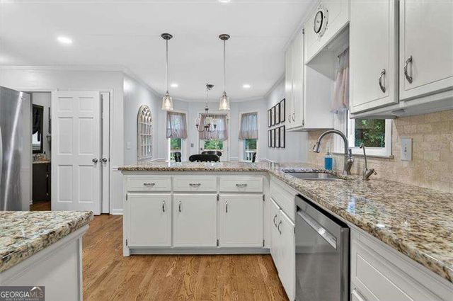 211 Nacoochee Drive, Woodstock, GA 30188