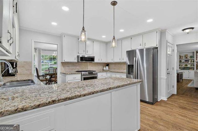 211 Nacoochee Drive, Woodstock, GA 30188