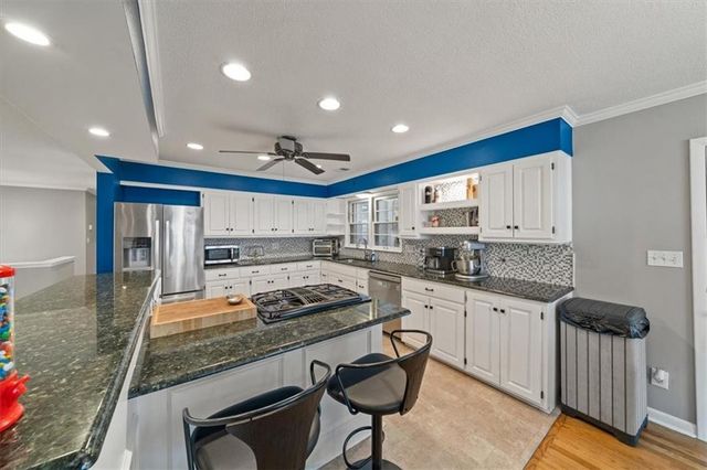 7623 W 52ND Street, Overland Park, KS 66202