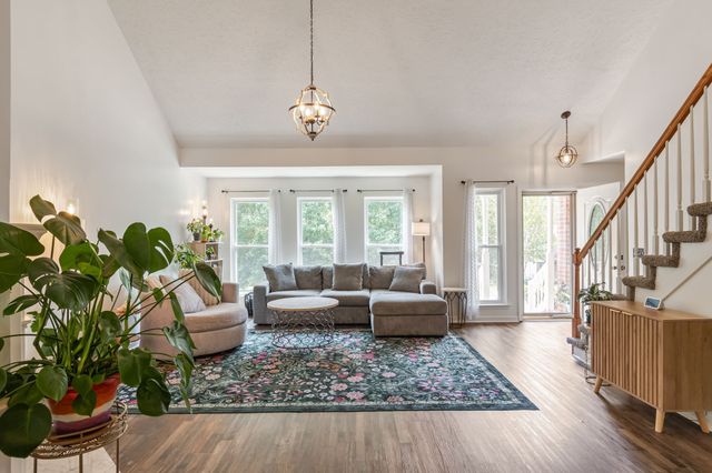 110 W Braxton Ln, Hendersonville, TN 37075