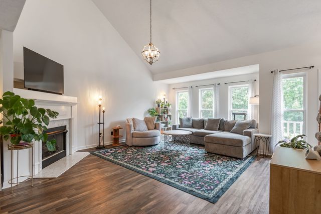 110 W Braxton Ln, Hendersonville, TN 37075