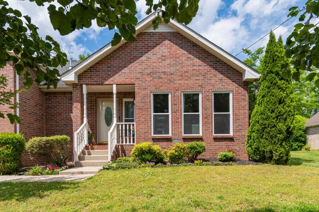 110 W Braxton Ln, Hendersonville, TN 37075