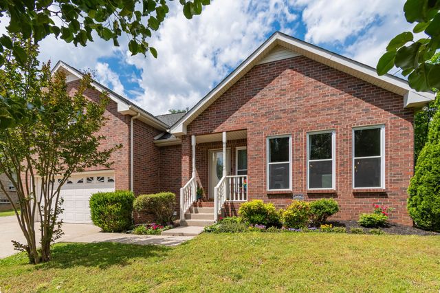 110 W Braxton Ln, Hendersonville, TN 37075