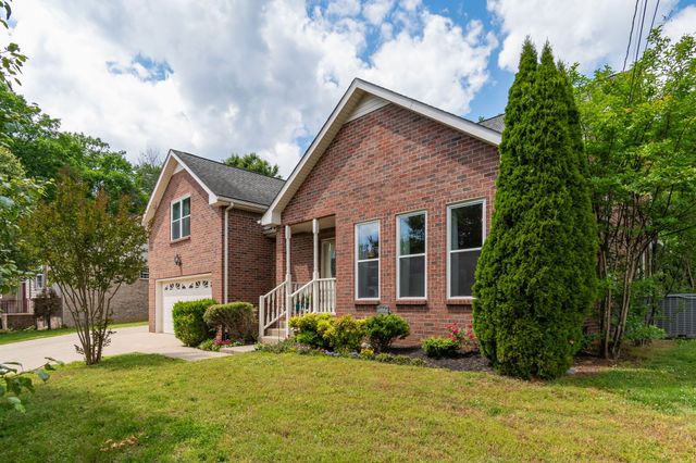 110 W Braxton Ln, Hendersonville, TN 37075