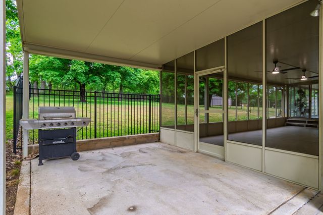 110 W Braxton Ln, Hendersonville, TN 37075