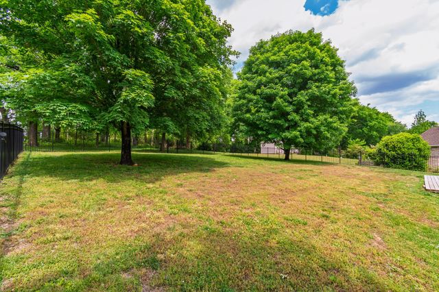 110 W Braxton Ln, Hendersonville, TN 37075