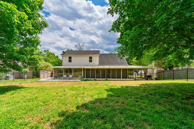 110 W Braxton Ln, Hendersonville, TN 37075