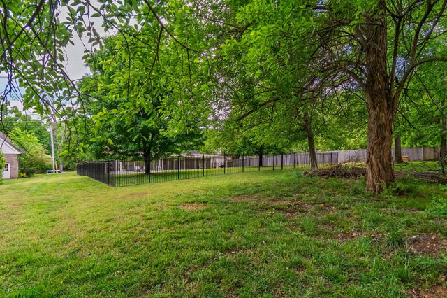 110 W Braxton Ln, Hendersonville, TN 37075