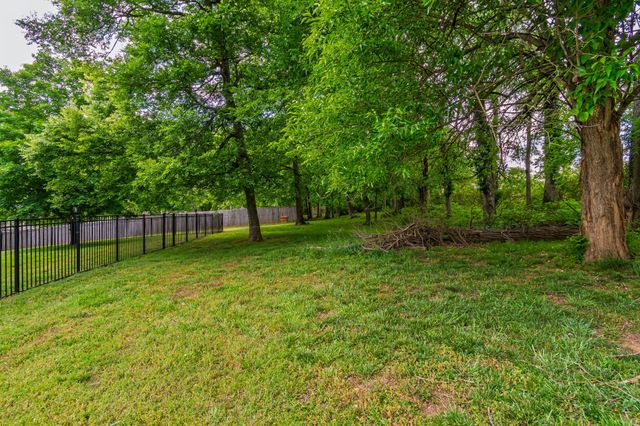 110 W Braxton Ln, Hendersonville, TN 37075