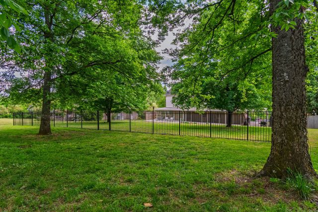 110 W Braxton Ln, Hendersonville, TN 37075