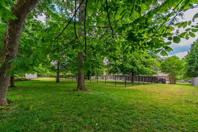 110 W Braxton Ln, Hendersonville, TN 37075