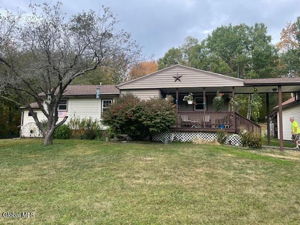 2696 Ny Highway 2, Grafton, NY 12052