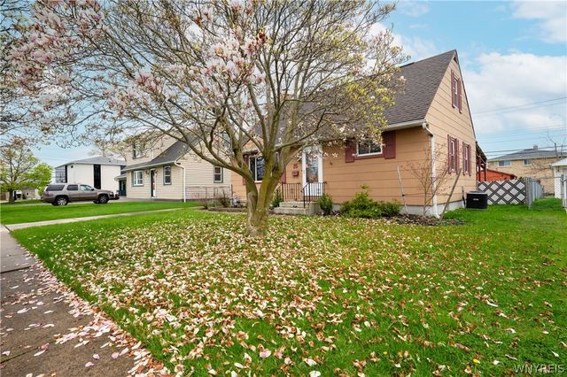 15 Harris Court, Cheektowaga, NY 14225