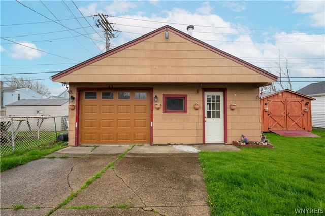 15 Harris Court, Cheektowaga, NY 14225