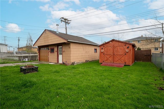 15 Harris Court, Cheektowaga, NY 14225