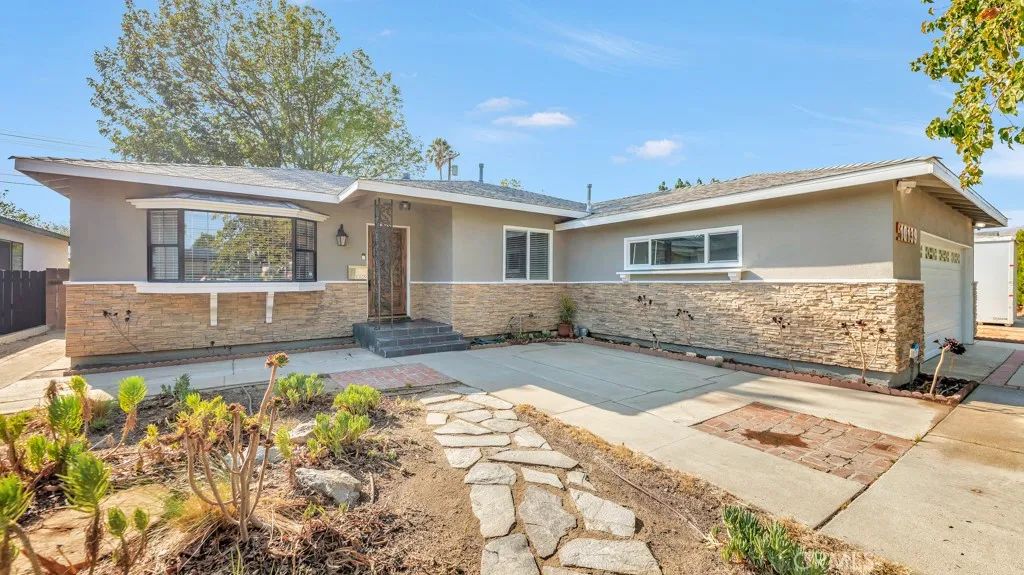 10139 Hillview, Chatsworth, CA 91311
