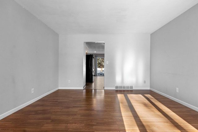 1424 W WEILAND LANE, Appleton, WI 54914